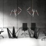Drehbarer Bürostuhl aus schwarzem Kunstleder mit verchromtem Stahlrahmen
