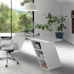 Swivel office chair upholstered in white leatherette with chromed steel frame