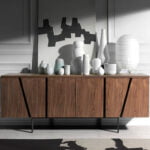 Credenza in legno di noce e acciaio nero