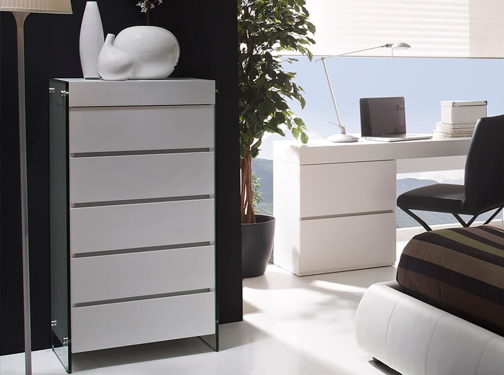 Lacquered Mdf chest of drawers with tempered glass sides Lacquered Mdf chest of drawers with tempered glass sides