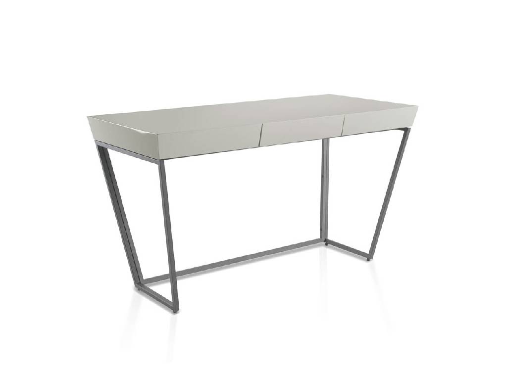 Office desk with laquered Mdf top and black steel frame. Office desk with laquered Mdf top and black steel frame.