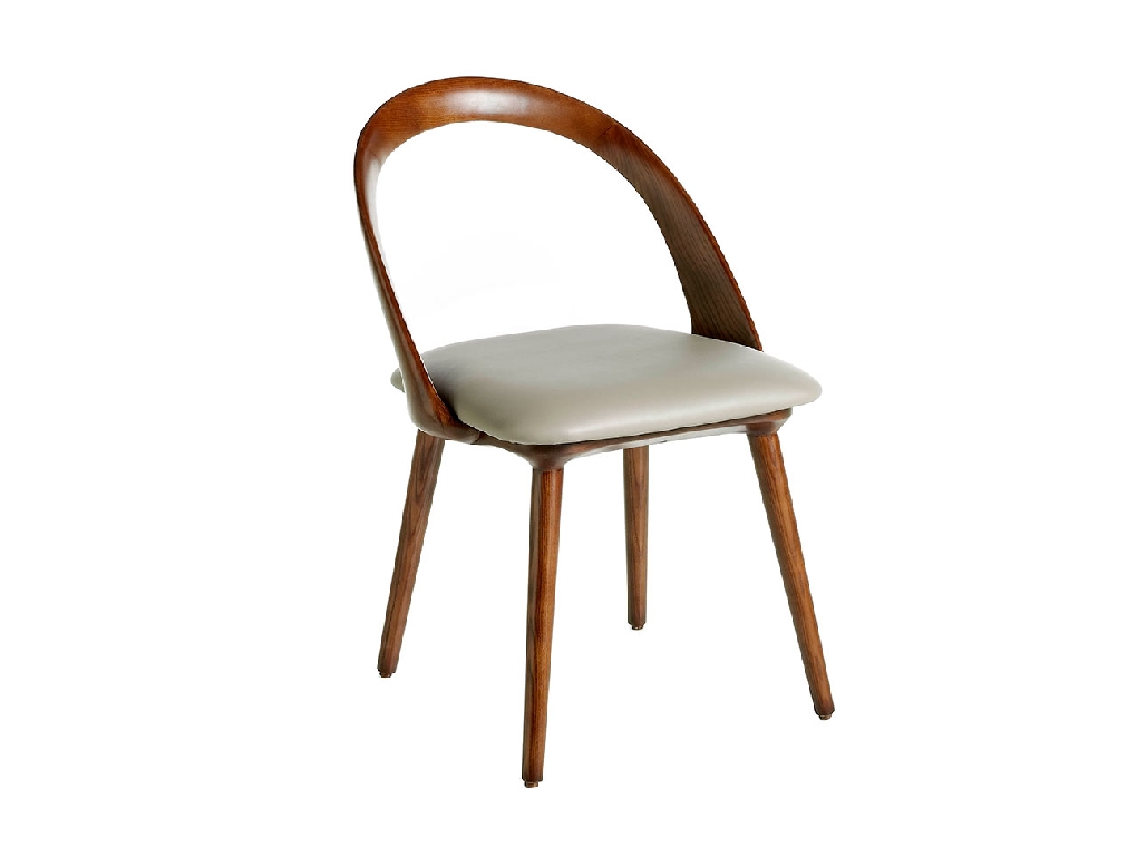 Silla de madera color nogal con asiento tapizado en polipiel