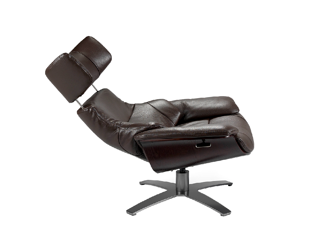 Swivel armchair upholstered in leather with relax mechanism