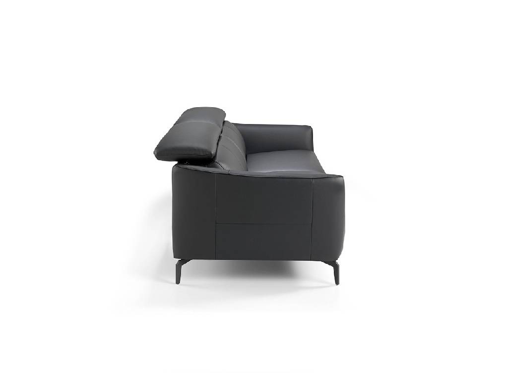 3-seater sofa upholstered in leather with black steel legs 3-seater sofa upholstered in leather with black steel legs