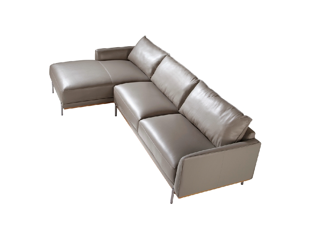 Chaiselongue-Sofa mit Lederbezug und Beinen aus abgedunkeltem Stahl.