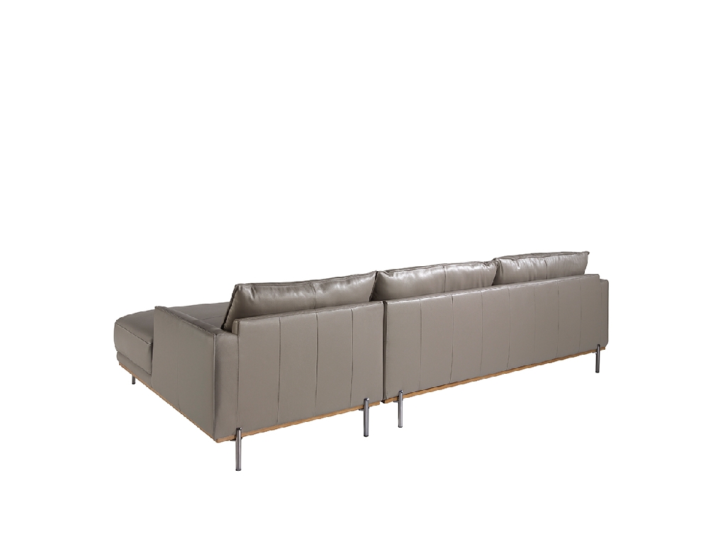 Chaiselongue-Sofa mit Lederbezug und Beinen aus abgedunkeltem Stahl.