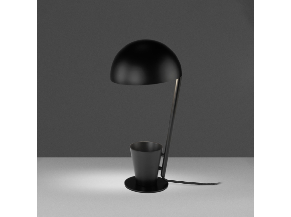 Lampe de table en acier noir