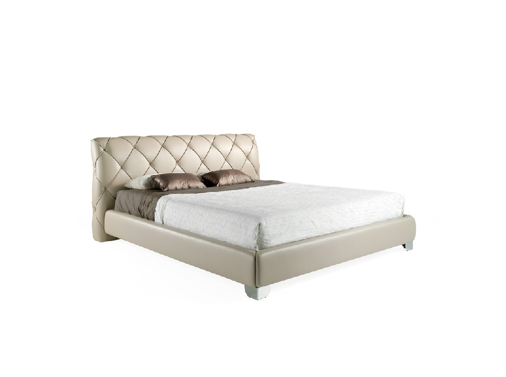 Bed upholstered in microfibre Bed upholstered in microfibre