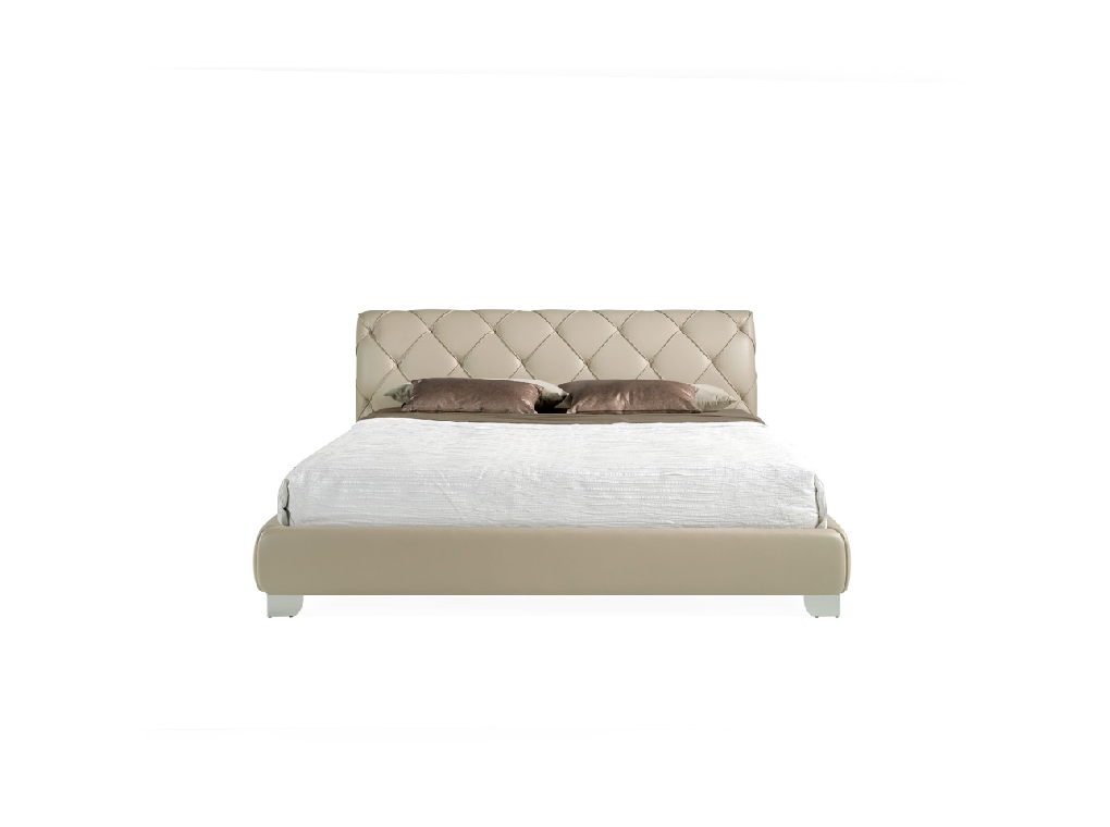 Bed upholstered in microfibre Bed upholstered in microfibre