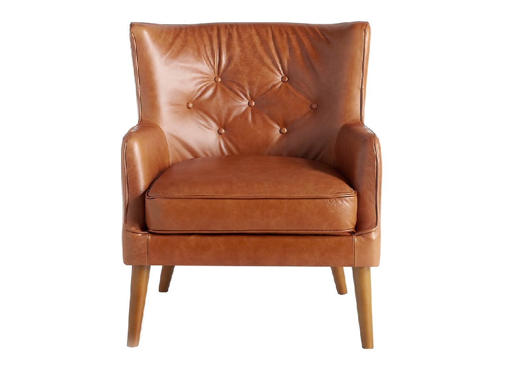 Confident armchair upholstered in tufted leather