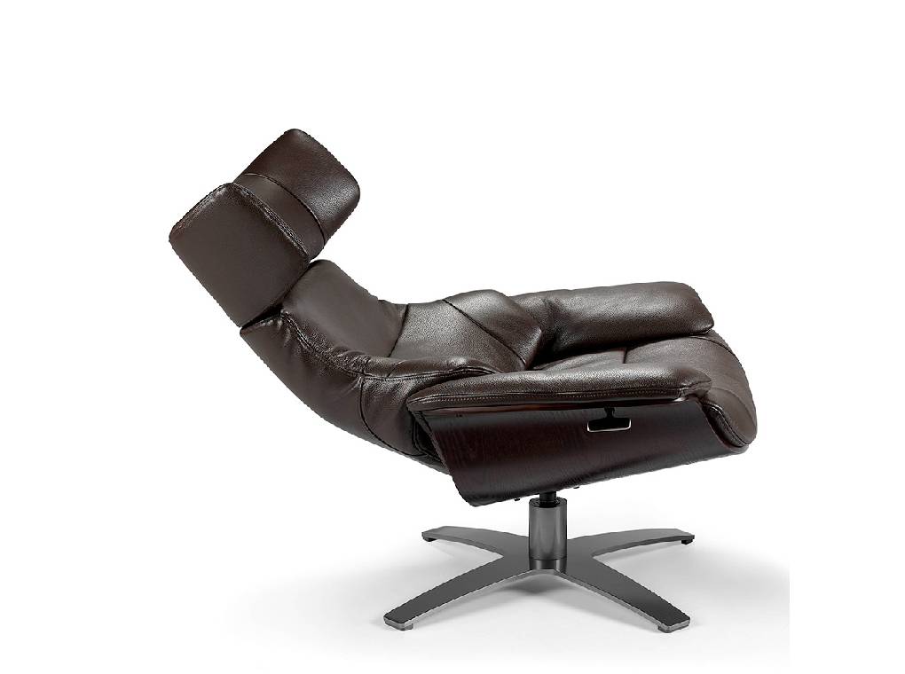 Swivel armchair upholstered in leather with reclining backrest relaxation mechanism Swivel armchair upholstered in leather with reclining backrest relaxation mechanism