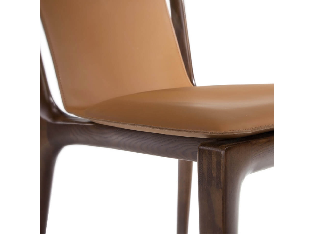 Chair upholstered in leather with structure in ash wood Chair upholstered in leather with structure in ash wood