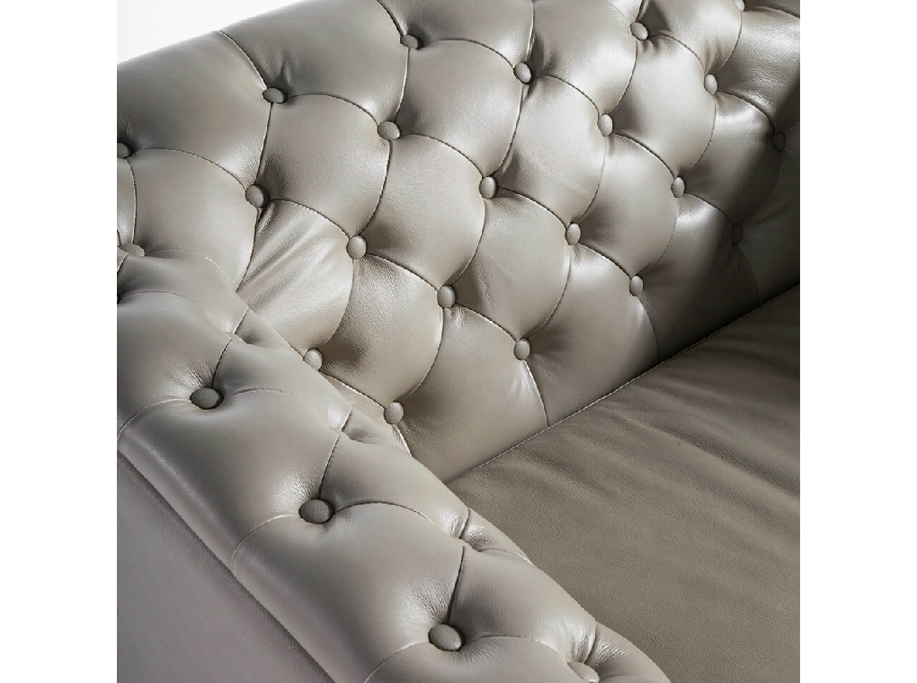 Armchair upholstered in leather witn capitone effect Armchair upholstered in leather witn capitone effect
