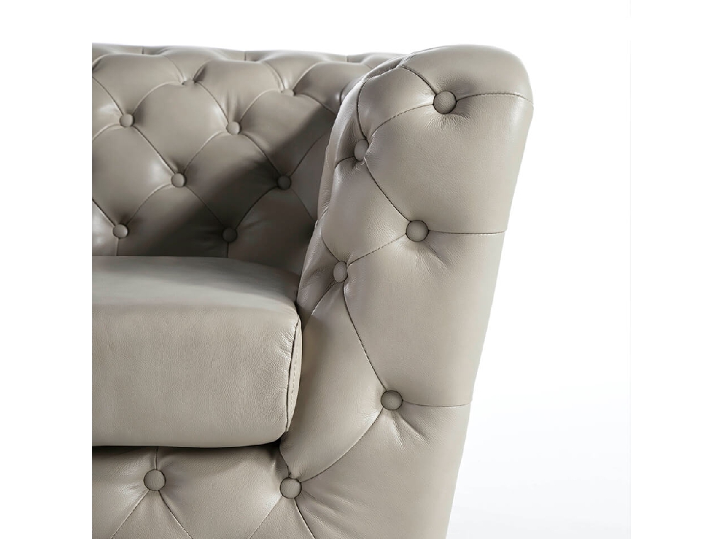 Armchair upholstered in leather witn capitone effect Armchair upholstered in leather witn capitone effect