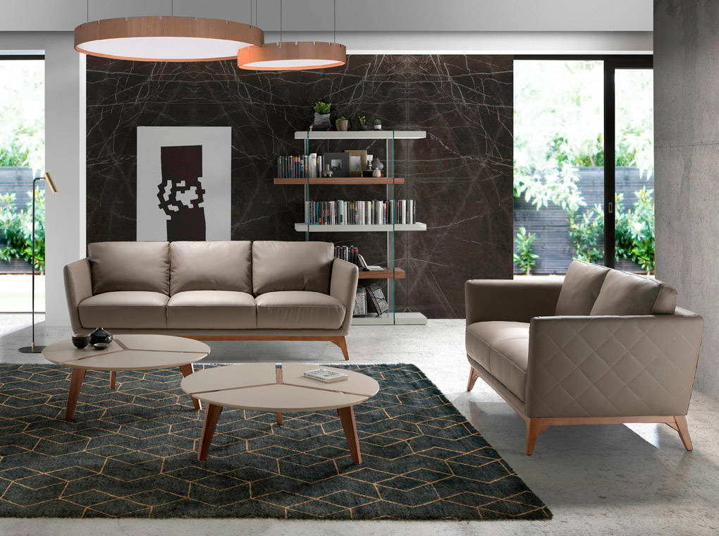 es sofa 2 plazas tapizado en piel con patas de madera de nogal en 2 seat sofa upholstered in legs with walnut wood legs fr canape 2 places