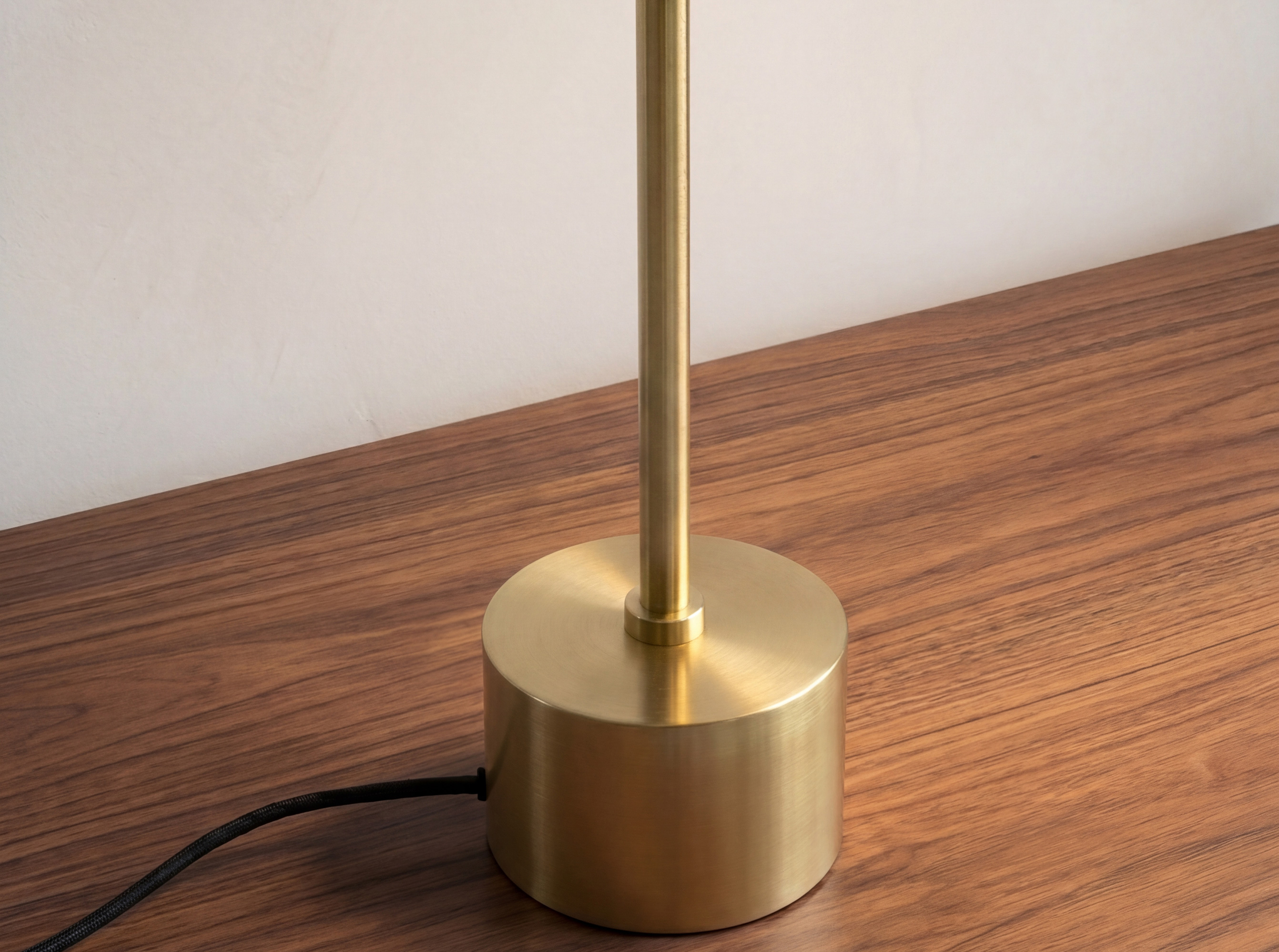 D_8122-lampara-sobremesa-acero-table-lamp-angel-cerda_D2