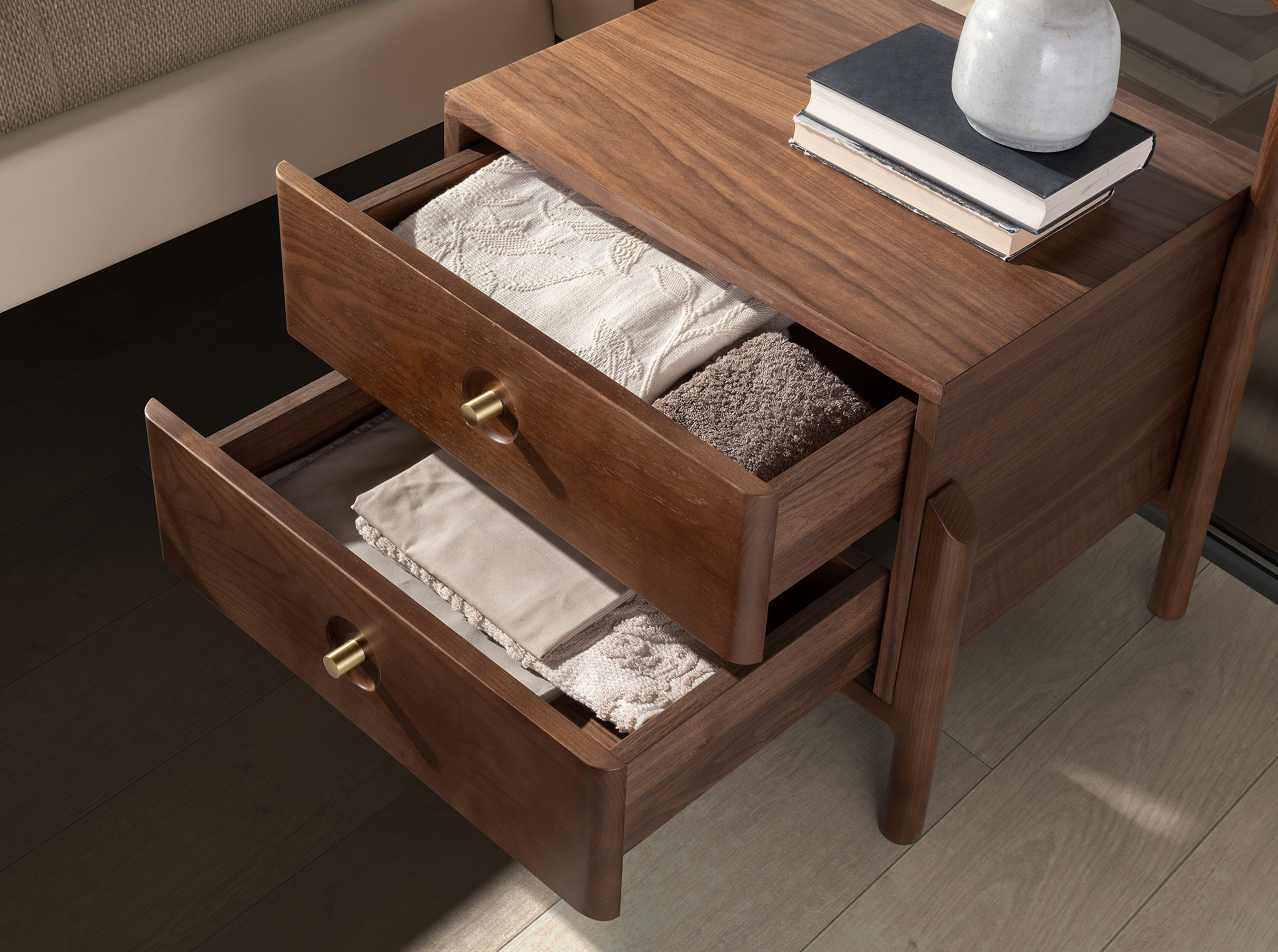 D_7195-mesita-noche-nogal-bedside-table-angel-cerda_D1